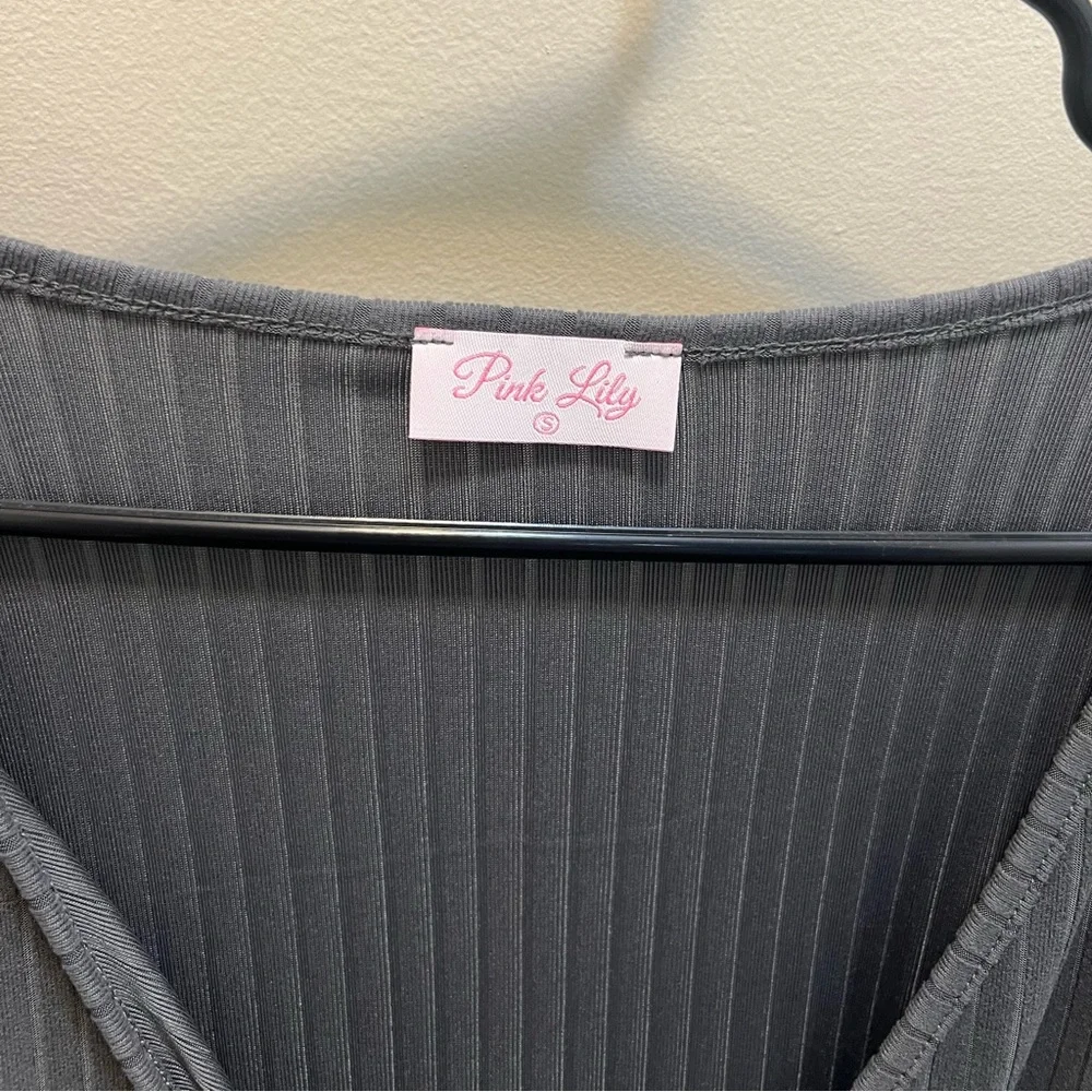 Pink Lily Ribbed Midi Grey Dress - Picture 11 of 12